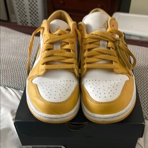Jordan Air 1 Low in White and Pollen